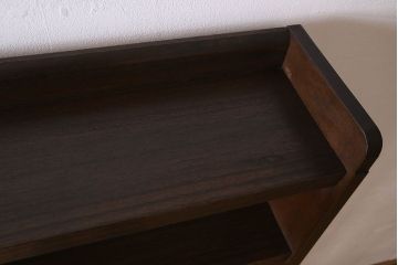 レトロ家具　昭和レトロ　ラワン材製の縦型アンティーク本棚(飾り棚)(2)