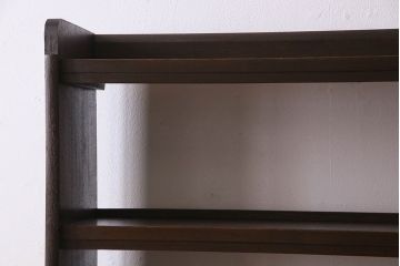 レトロ家具　昭和レトロ　ラワン材製の縦型アンティーク本棚(飾り棚)(2)