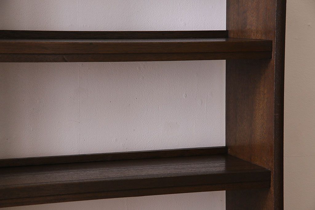 レトロ家具　昭和レトロ　ラワン材製の縦型アンティーク本棚(飾り棚)(2)