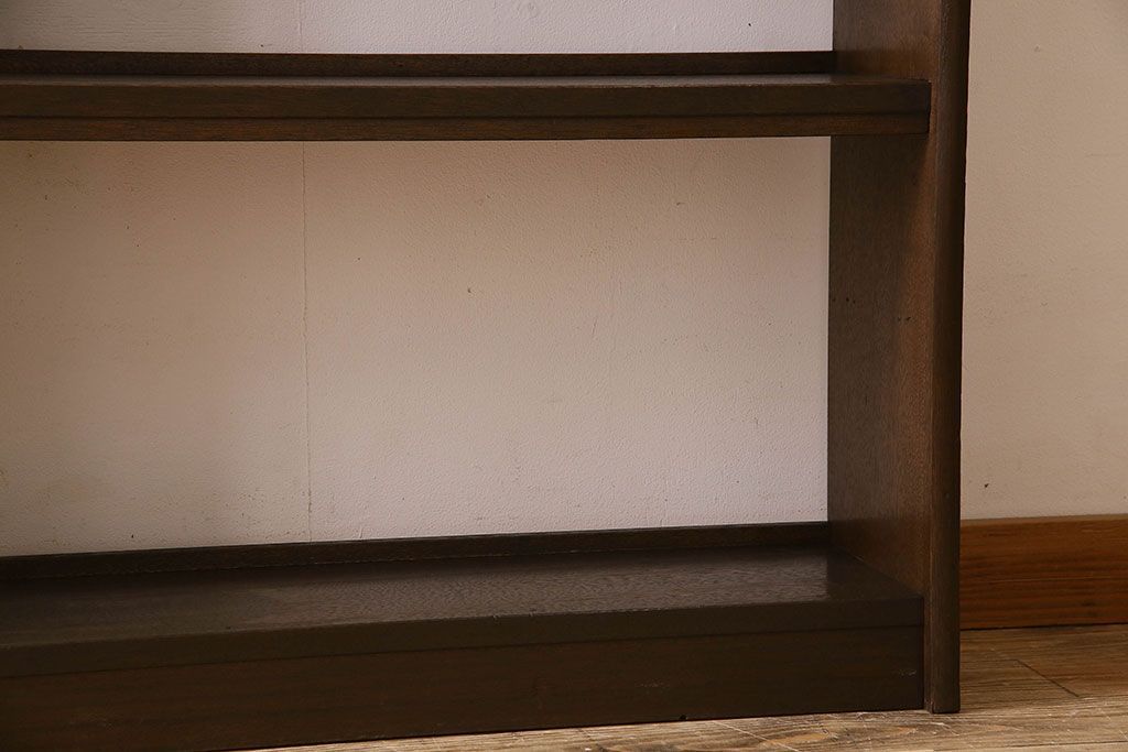 レトロ家具　昭和レトロ　ラワン材製の縦型アンティーク本棚(飾り棚)(2)