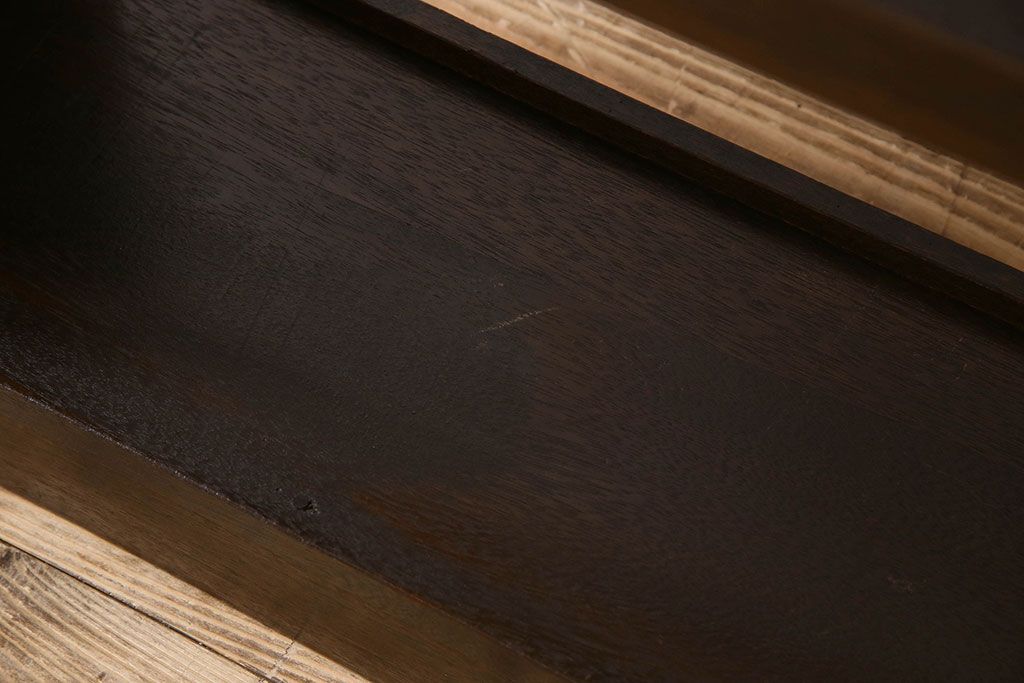 レトロ家具　昭和レトロ　ラワン材製の縦型アンティーク本棚(飾り棚)(2)