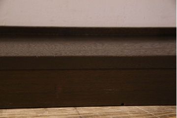 レトロ家具　昭和レトロ　ラワン材製の縦型アンティーク本棚(飾り棚)(2)