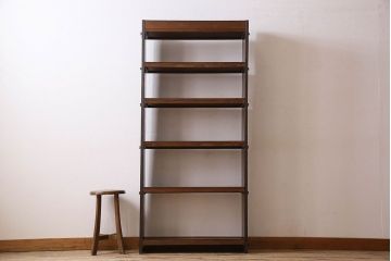 レトロ家具　昭和レトロ　ラワン材製の縦型アンティーク本棚(飾り棚)(2)