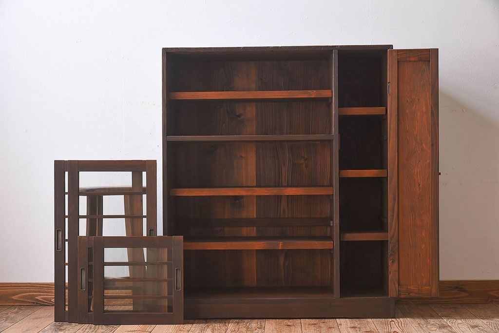 レトロ家具　昭和レトロ　古い木の質感が味わい深いアンティーク収納棚(戸棚、下駄箱)(2)