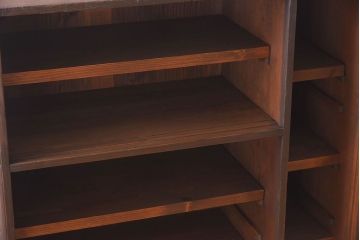 レトロ家具　昭和レトロ　古い木の質感が味わい深いアンティーク収納棚(戸棚、下駄箱)(2)