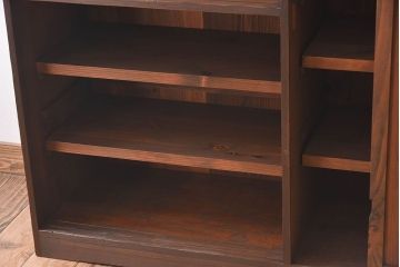 レトロ家具　昭和レトロ　古い木の質感が味わい深いアンティーク収納棚(戸棚、下駄箱)(2)