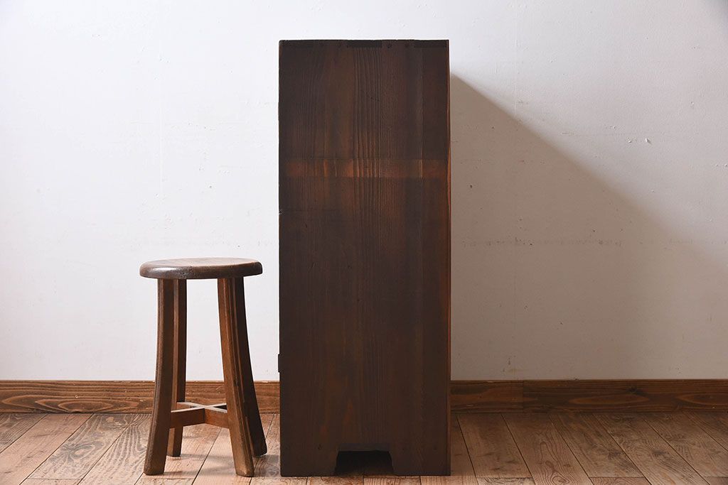 レトロ家具　昭和レトロ　古い木の質感が味わい深いアンティーク収納棚(戸棚、下駄箱)(2)