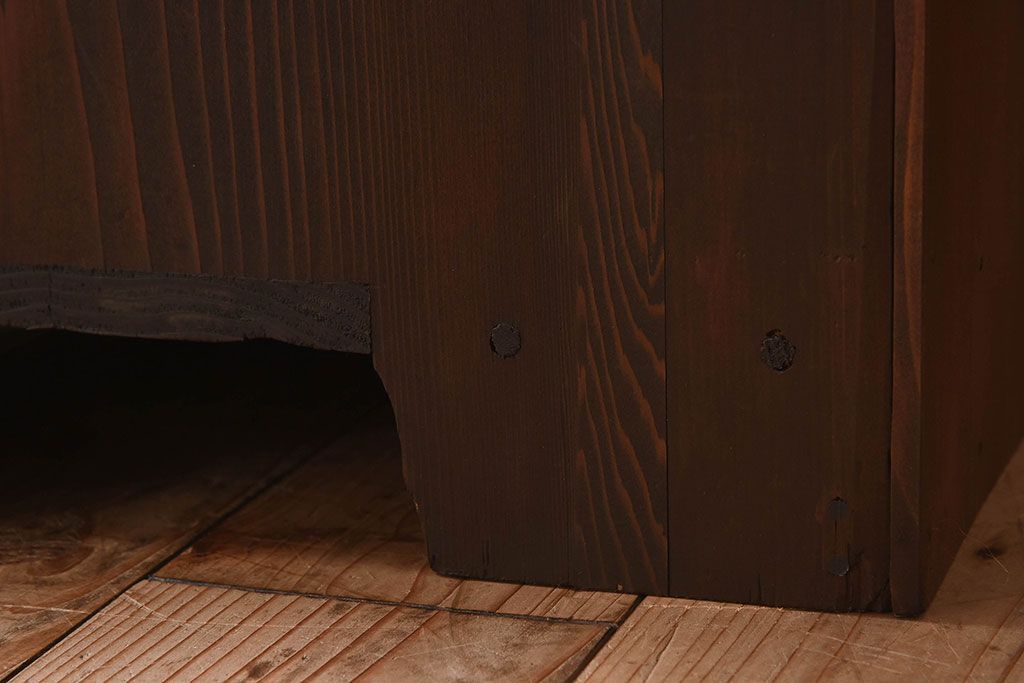 レトロ家具　昭和レトロ　古い木の質感が味わい深いアンティーク収納棚(戸棚、下駄箱)(2)