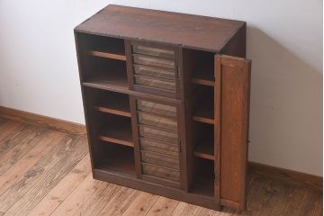 レトロ家具　昭和レトロ　古い木の質感が味わい深いアンティーク収納棚(戸棚、下駄箱)(2)