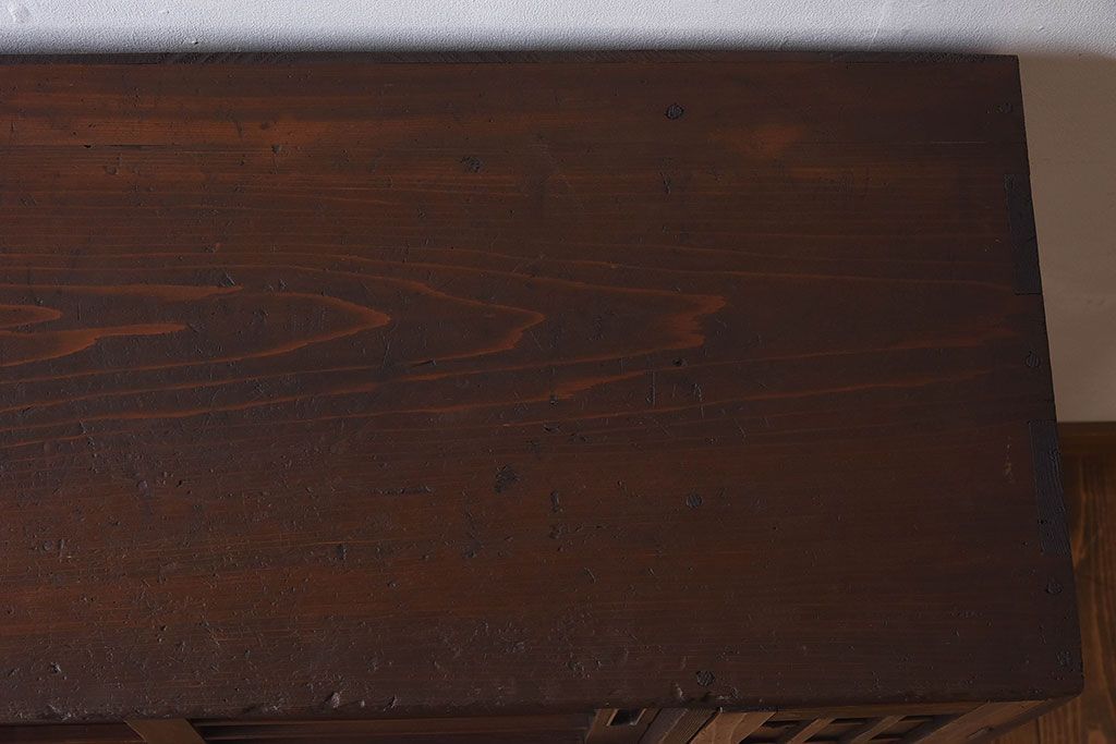 レトロ家具　昭和レトロ　古い木の質感が味わい深いアンティーク収納棚(戸棚、下駄箱)(2)