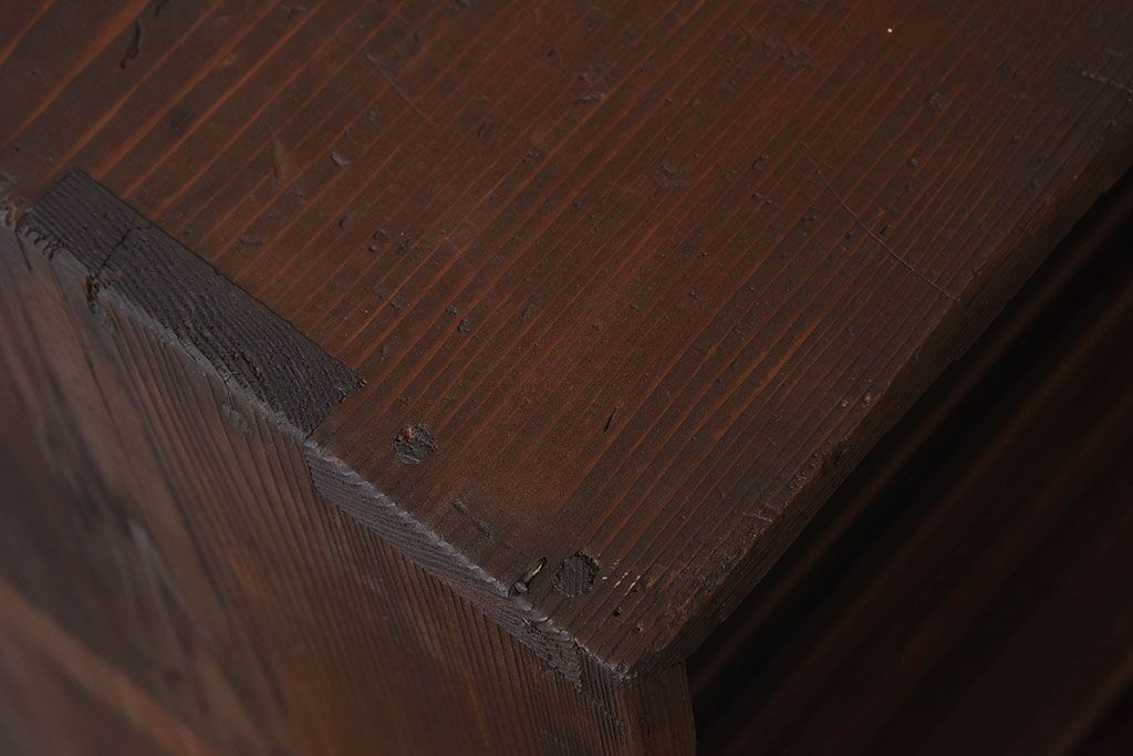 レトロ家具　昭和レトロ　古い木の質感が味わい深いアンティーク収納棚(戸棚、下駄箱)(2)