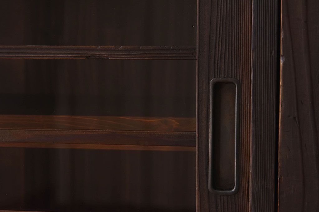 レトロ家具　昭和レトロ　古い木の質感が味わい深いアンティーク収納棚(戸棚、下駄箱)(2)