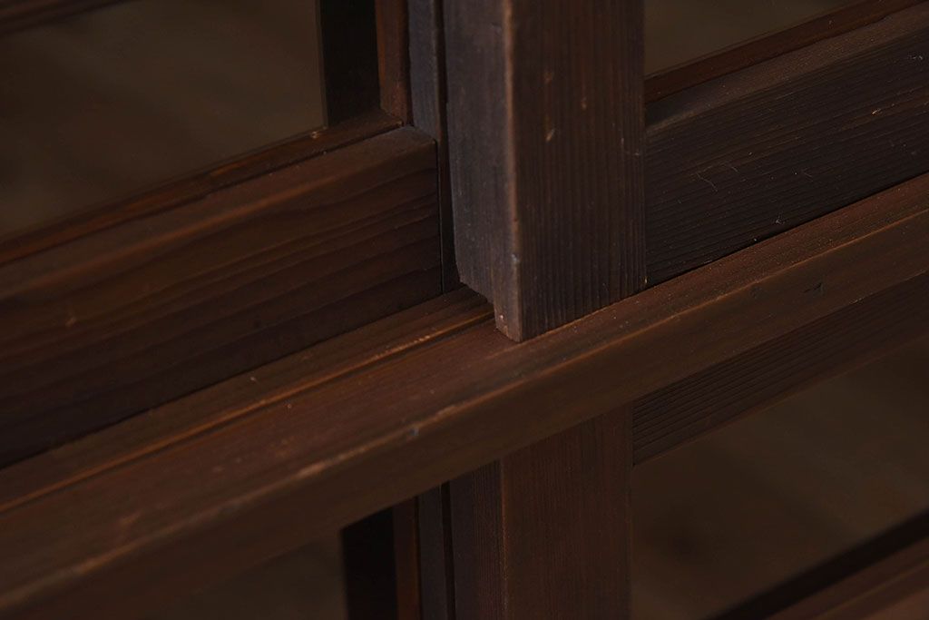 レトロ家具　昭和レトロ　古い木の質感が味わい深いアンティーク収納棚(戸棚、下駄箱)(2)
