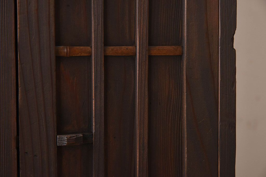 レトロ家具　昭和レトロ　古い木の質感が味わい深いアンティーク収納棚(戸棚、下駄箱)(2)