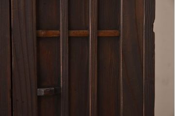 レトロ家具　昭和レトロ　古い木の質感が味わい深いアンティーク収納棚(戸棚、下駄箱)(2)