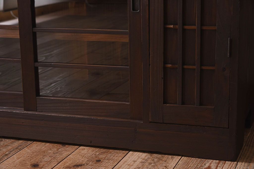 レトロ家具　昭和レトロ　古い木の質感が味わい深いアンティーク収納棚(戸棚、下駄箱)(2)