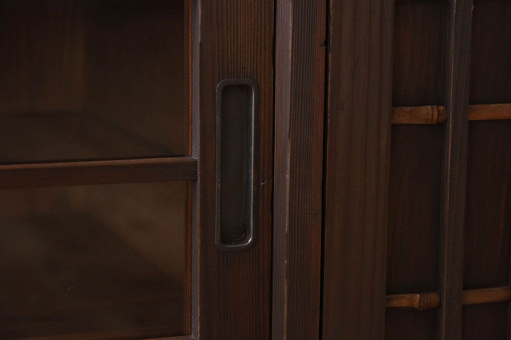 レトロ家具　昭和レトロ　古い木の質感が味わい深いアンティーク収納棚(戸棚、下駄箱)(2)