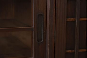 レトロ家具　昭和レトロ　古い木の質感が味わい深いアンティーク収納棚(戸棚、下駄箱)(2)