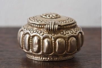 アンティーク雑貨　イギリスビンテージ　華麗なデザインの小物入れ(アクセサリーケース、小物収納箱、小箱)