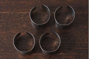 アンティーク雑貨　イギリス製　花柄彫刻入り!ナプキンリング4個セット