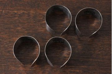 アンティーク雑貨　イギリス製　花柄彫刻入り!ナプキンリング4個セット