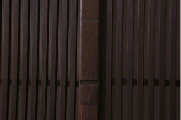 和製アンティーク　ケヤキ・カバ材　上質なデザインの蔵戸(引き戸、くぐり戸、玄関戸)
