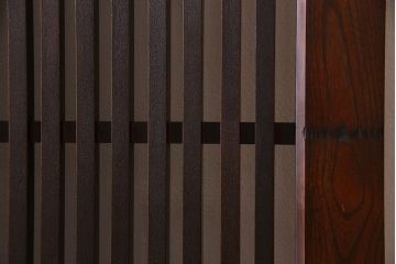 和製アンティーク　ケヤキ・カバ材　上質なデザインの蔵戸(引き戸、くぐり戸、玄関戸)