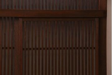 和製アンティーク　ケヤキ・カバ材　上質なデザインの蔵戸(引き戸、くぐり戸、玄関戸)