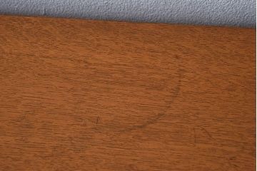 ヴィンテージ家具　イギリスビンテージ　オーク材　装飾が美しいガラス戸収納棚(戸棚、飾り棚)