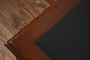 アンティーク家具　イギリスアンティーク　レザートップ　引き出し二杯付き!ウォールナット材の平机