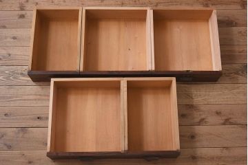 アンティーク家具　前面黒檀材　脚付き　結霜ガラス入り4枚引き戸のアンティークローボード