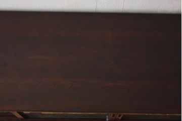 アンティーク家具　前面黒檀材　脚付き　結霜ガラス入り4枚引き戸のアンティークローボード