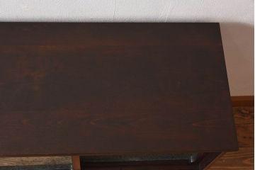 アンティーク家具　前面黒檀材　脚付き　結霜ガラス入り4枚引き戸のアンティークローボード