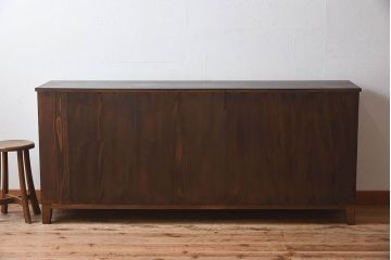 アンティーク家具　前面黒檀材　脚付き　結霜ガラス入り4枚引き戸のアンティークローボード