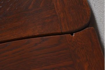 アンティーク家具　イギリスアンティーク　オーク材　パーケット天板や猫脚の作り込みが美しいエクステンションテーブル