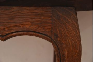 アンティーク家具　イギリスアンティーク　オーク材　パーケット天板や猫脚の作り込みが美しいエクステンションテーブル