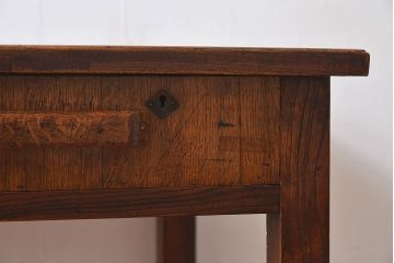 レトロ家具　昭和レトロ　2杯の引き出し付き!古い木の質感が味わい深い平机