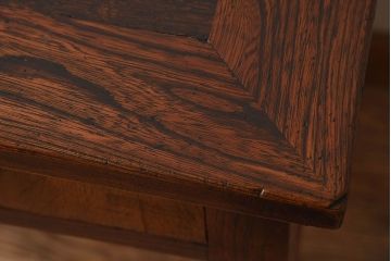 レトロ家具　昭和レトロ　2杯の引き出し付き!古い木の質感が味わい深い平机