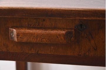 レトロ家具　昭和レトロ　2杯の引き出し付き!古い木の質感が味わい深い平机