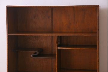 アンティーク家具　前面タモ玉杢材　ガラス引き戸のデザインがお洒落な茶箪笥