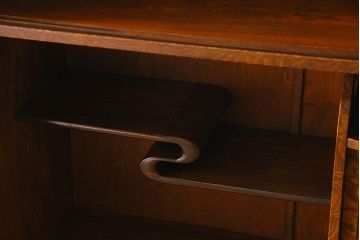 アンティーク家具　前面タモ玉杢材　ガラス引き戸のデザインがお洒落な茶箪笥