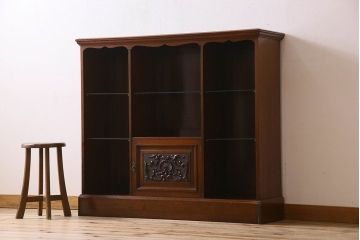 アンティーク家具　英国製　マホガニー材　彫刻が美しい上品な飾り棚(陳列棚)