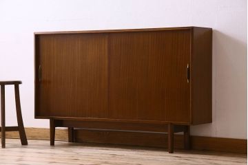 ビンテージ家具　北欧ビンテージ　上品な印象のサイドボード(サイドキャビネット)