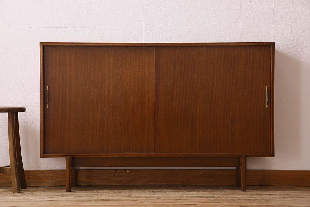 ビンテージ家具　北欧ビンテージ　上品な印象のサイドボード(サイドキャビネット)