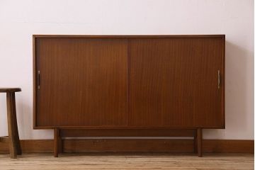 ビンテージ家具　北欧ビンテージ　上品な印象のサイドボード(サイドキャビネット)