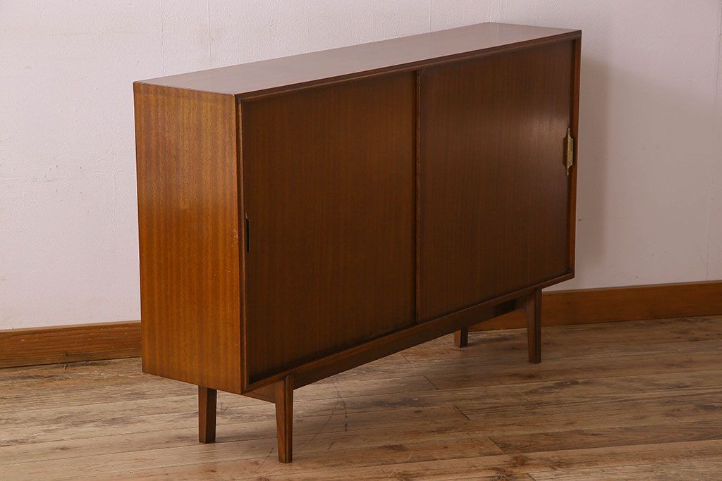 ビンテージ家具　北欧ビンテージ　上品な印象のサイドボード(サイドキャビネット)