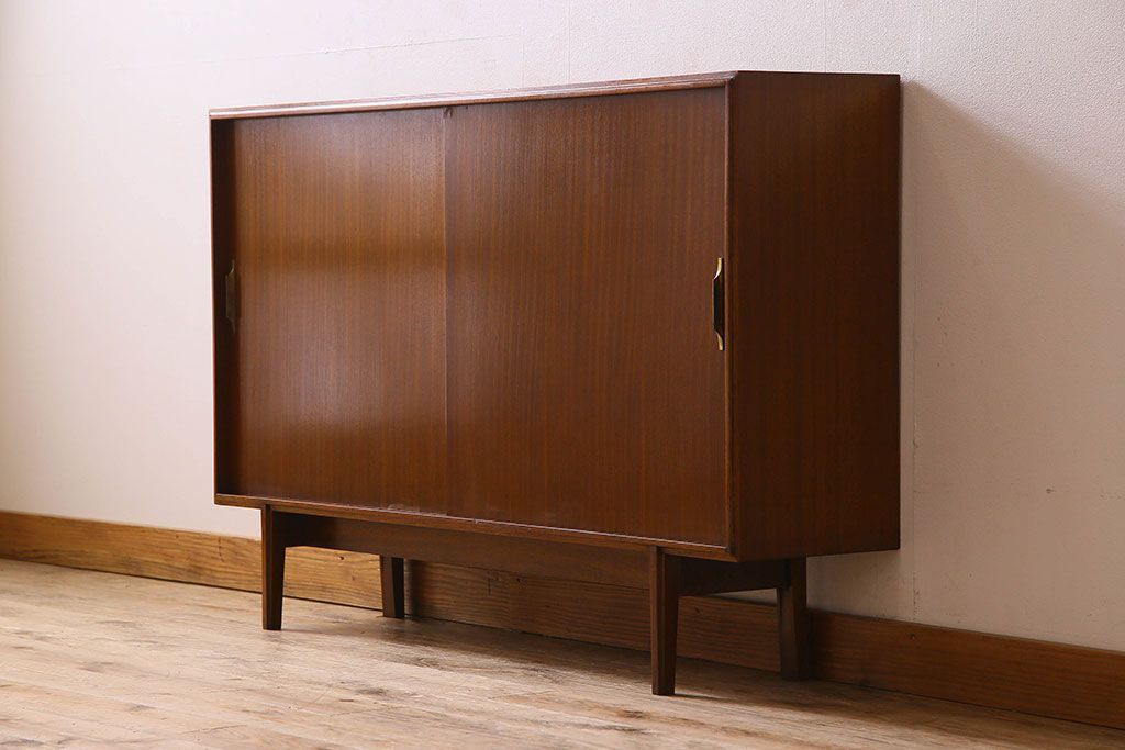 ビンテージ家具　北欧ビンテージ　上品な印象のサイドボード(サイドキャビネット)