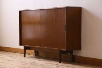 ビンテージ家具　北欧ビンテージ　上品な印象のサイドボード(サイドキャビネット)