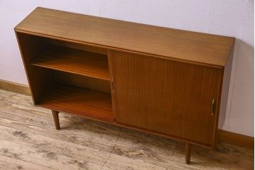 ビンテージ家具　北欧ビンテージ　上品な印象のサイドボード(サイドキャビネット)