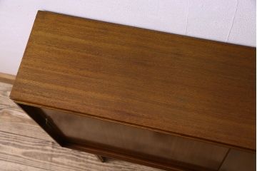ビンテージ家具　北欧ビンテージ　上品な印象のサイドボード(サイドキャビネット)